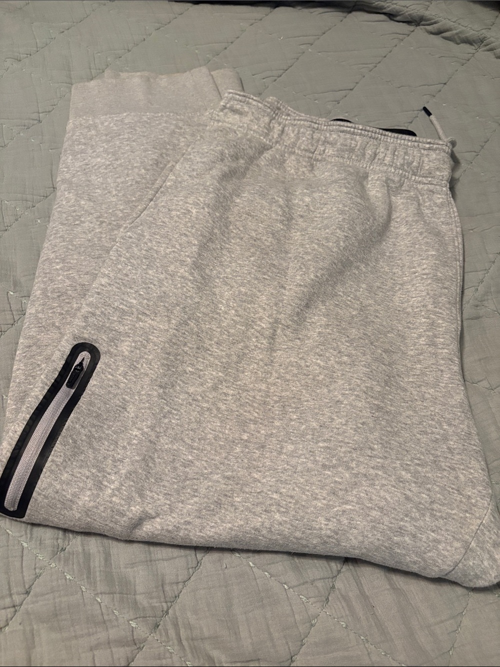 Reebok Men's Light Gray Heather Jogger Sweatpants